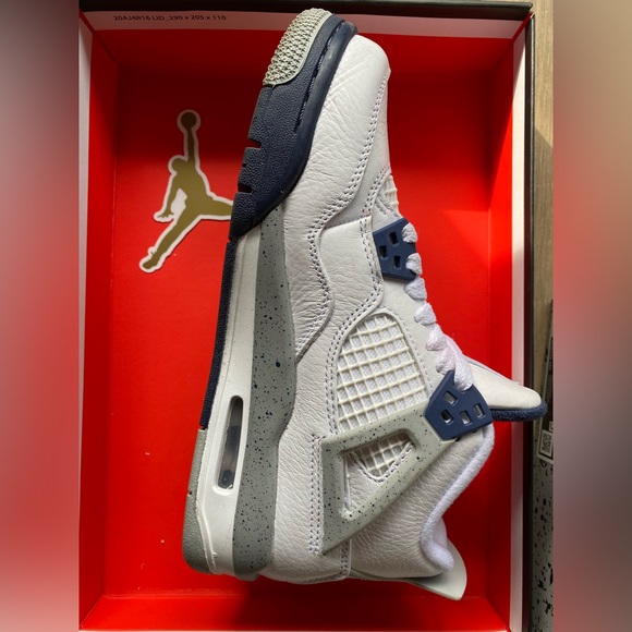 Air Jordan 4 retro( GS) just wear two times. Very good condition. - Picture 4 of 13